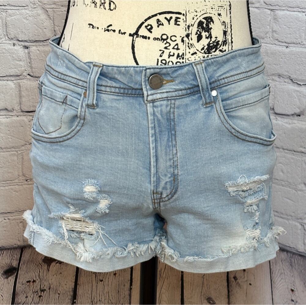 Black Label by C’est Toi Women’s Distressed Denim Shorts (Size L)